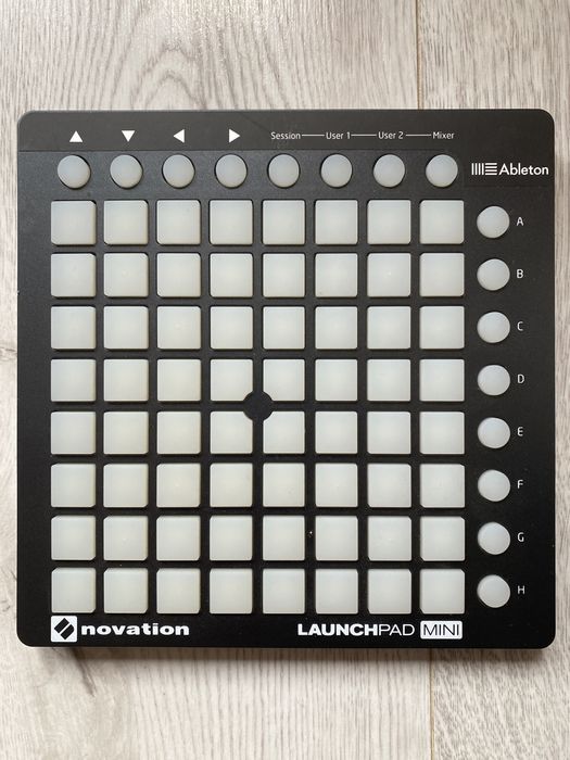 Launchpad MINI MK2 перфектен