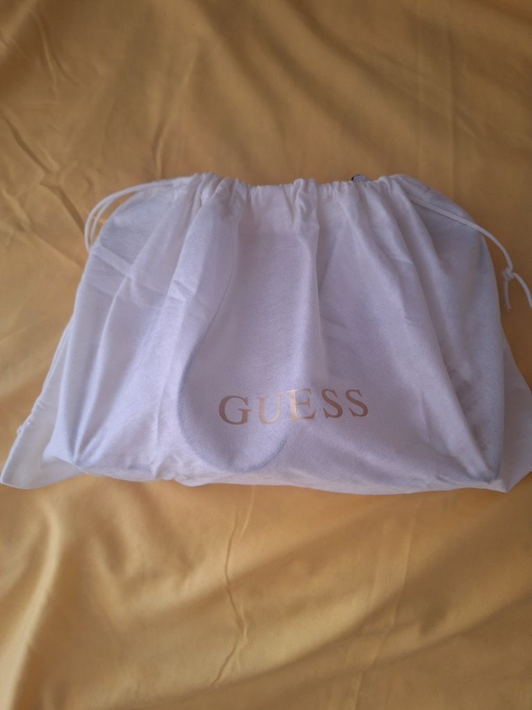Дамска чанта GUESS
