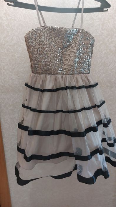 Нарядное платье на выпускной в сад