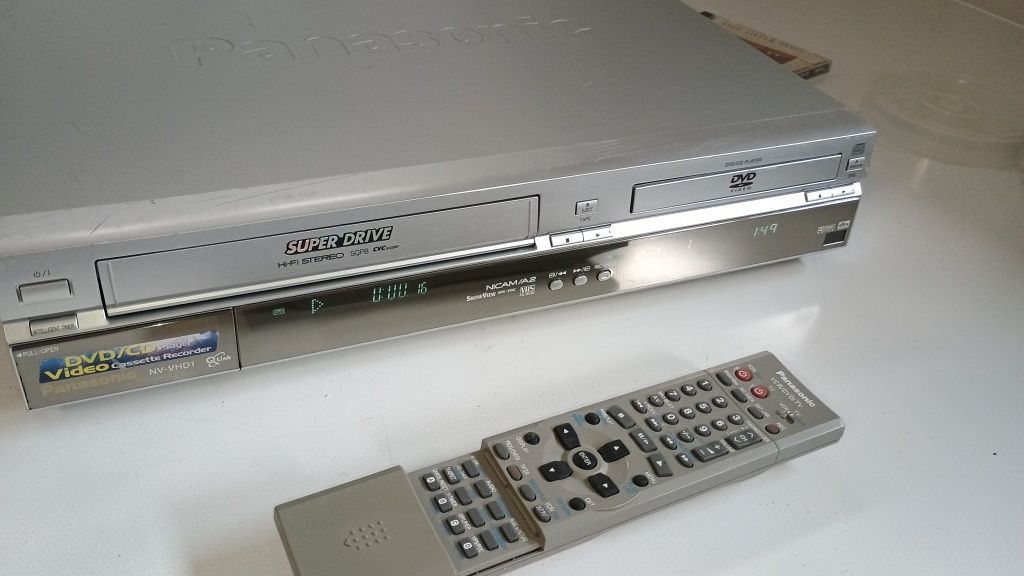 Combo Panasonic VHS- DVD in stare perfecta