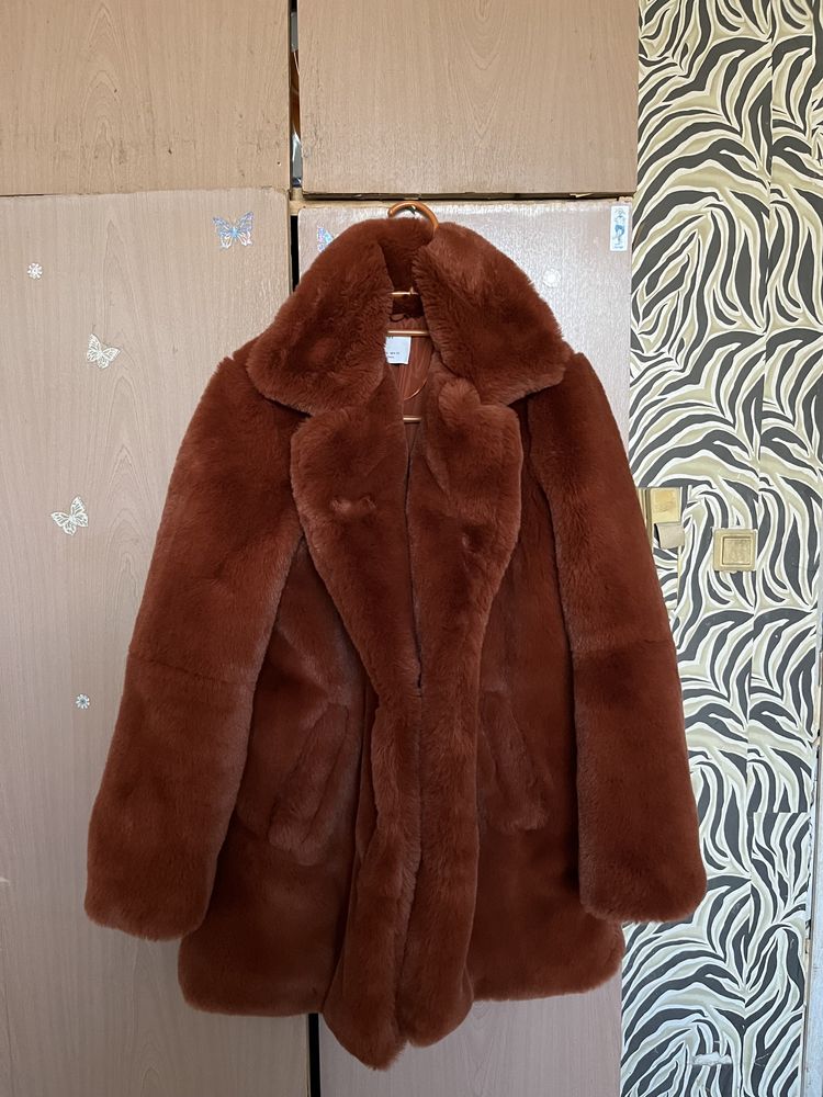 Яке с пух bershka