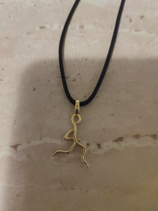 Blackfriday-Pandantiv minimalist din aur 18K – om în mișcare