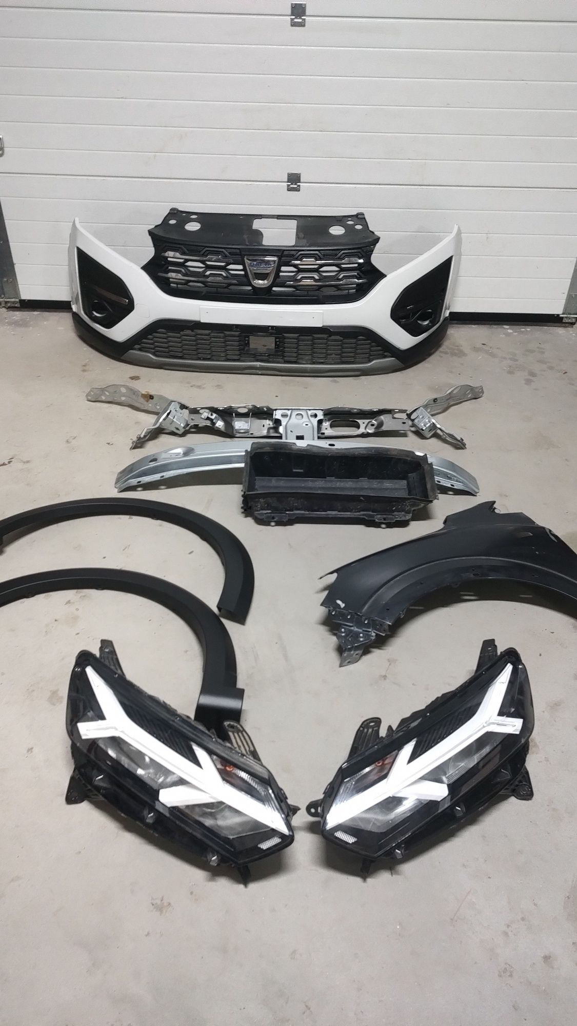 Bara fata ,faruri, trager, volet , faruri ,ornament aripi Dacia jogger