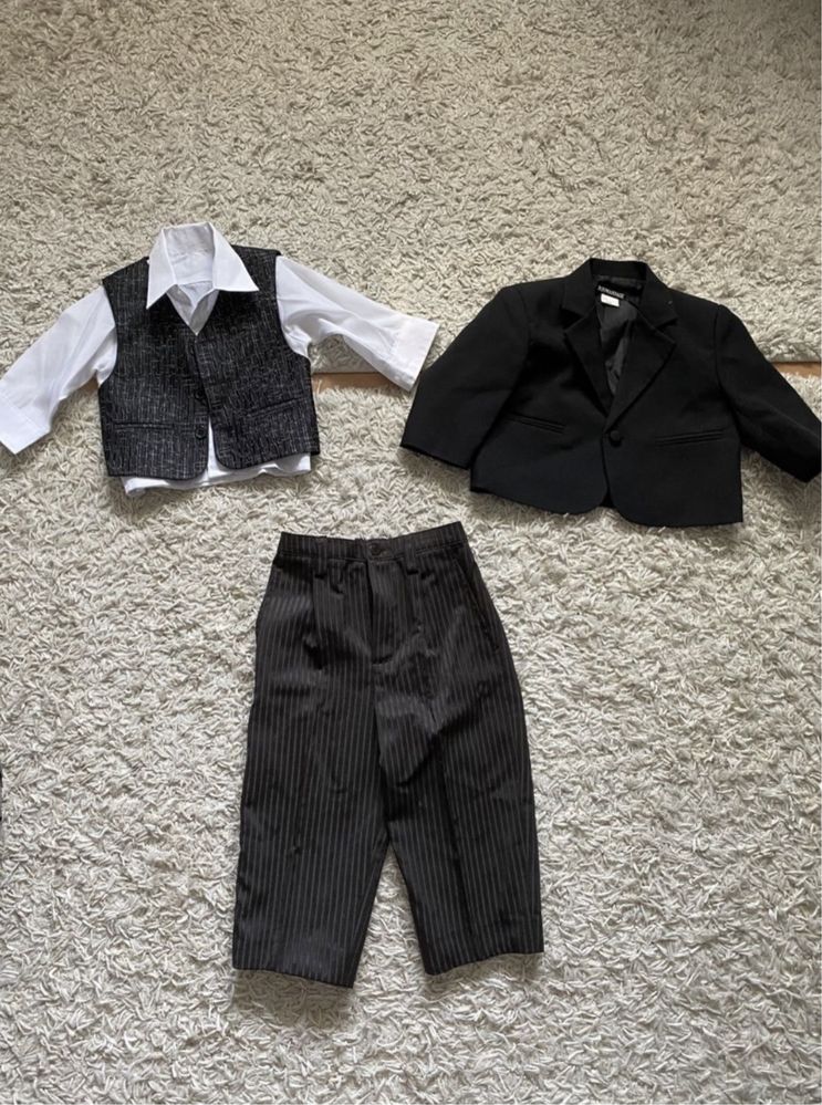 Vând costum bebe 74