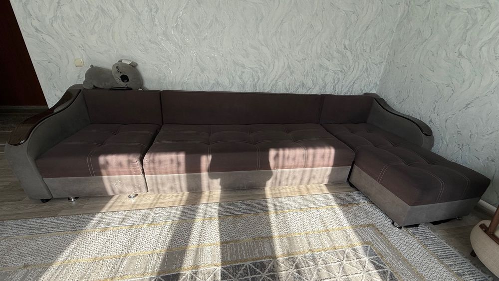 диван серо-коричневый