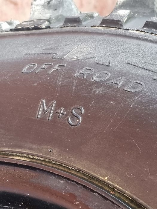 Vand cauciuc + jante OFF ROAD  4×4  M+S . 50 %  folosit. Made In Spain