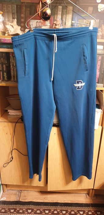 Куртка спортивная56 размер + к ней спортивные штаны