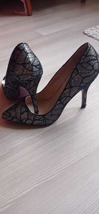 Pantofi stiletto