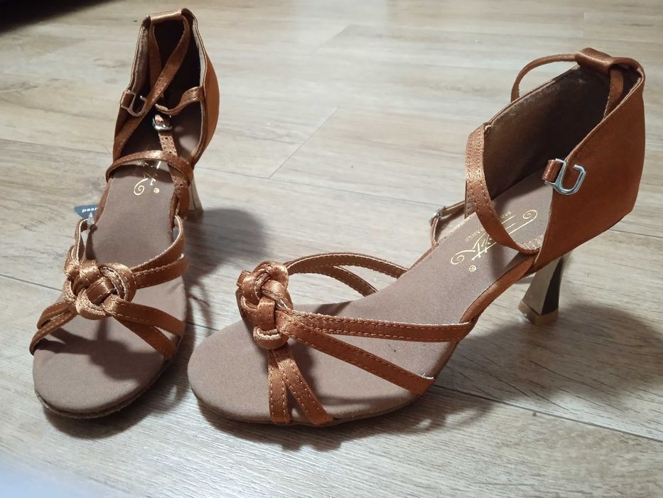 Танцевальная обувь туфли для танцев  37р бальные