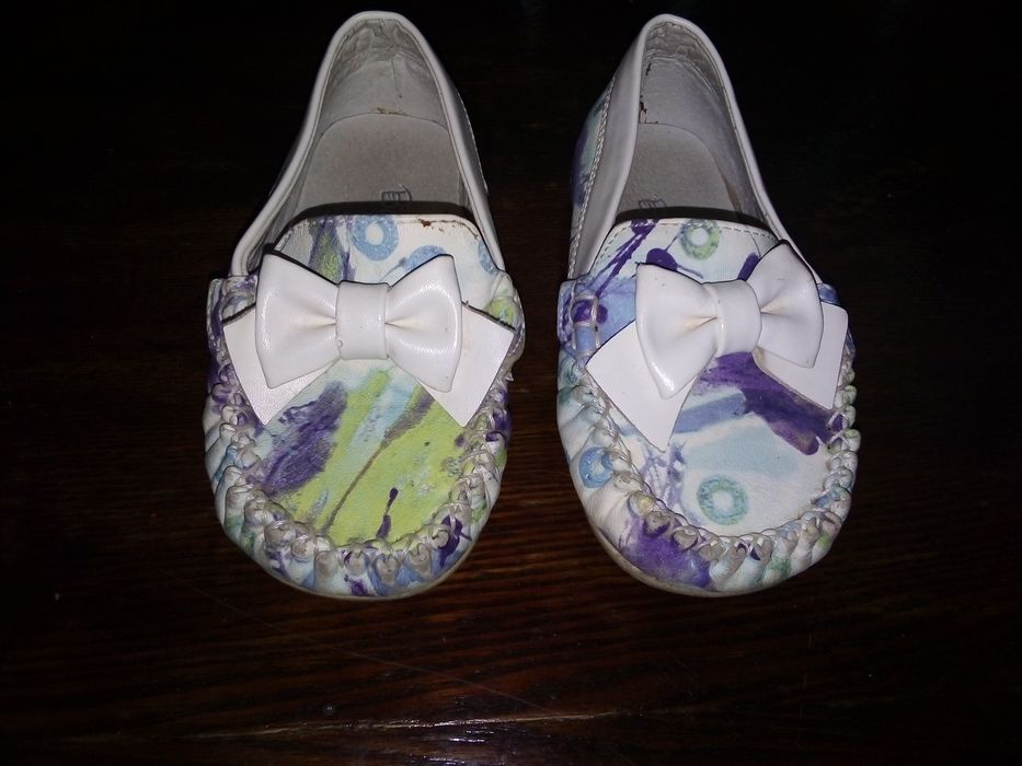 Продам! Детская обувь на девочку!