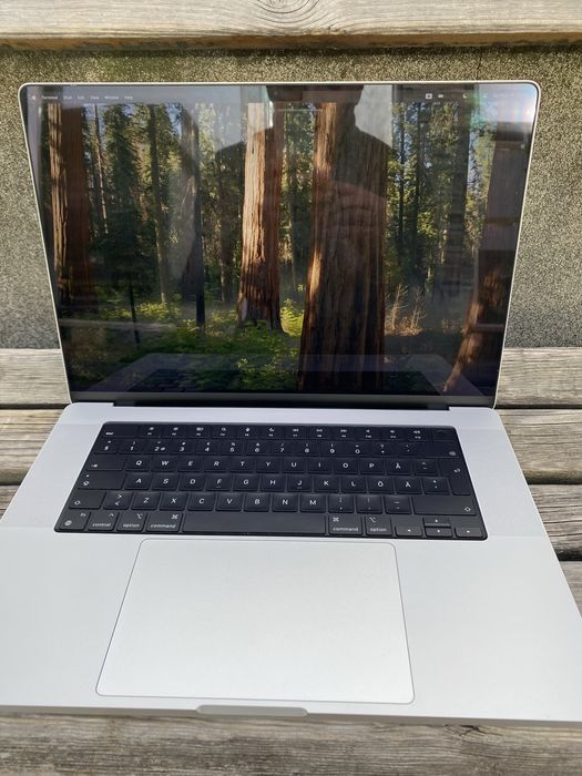 Продавам Macbook Pro A2485