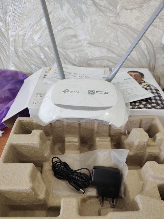 Wi-fi tp-link N-300. Вайфай роутер Билайн за 4500тенге. В хорошем сост