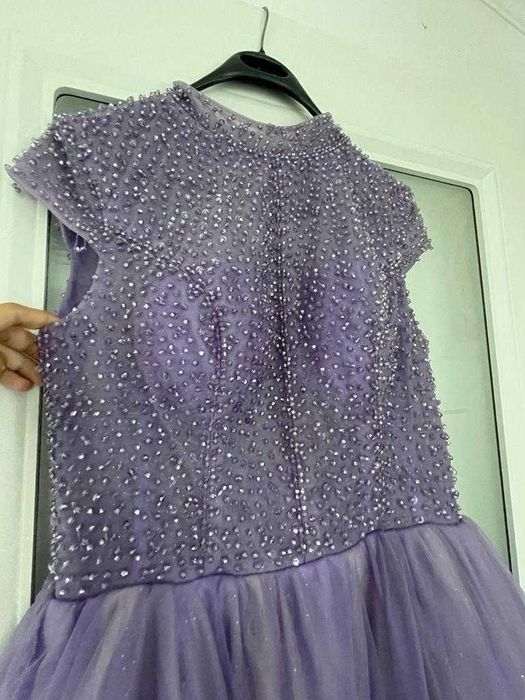 платья в отличном состояние