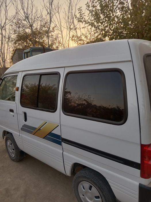 Damas moshina sotiladi