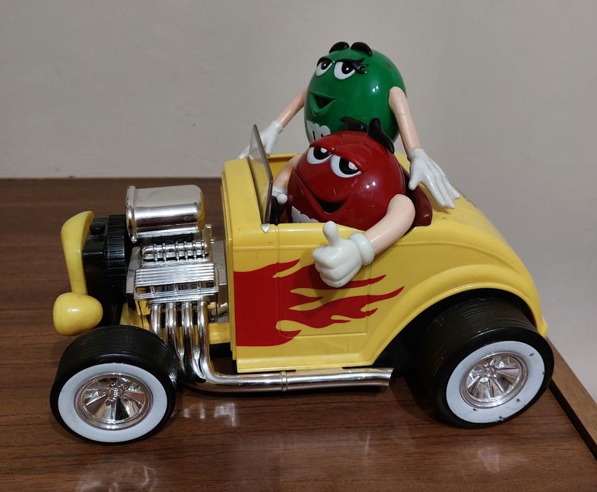 Машинка Ммдмс игрушка. M&M's