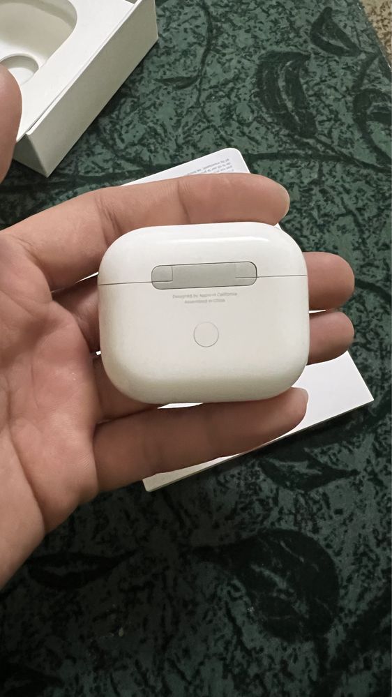 Продам только кейс Airpods 3 оригинал