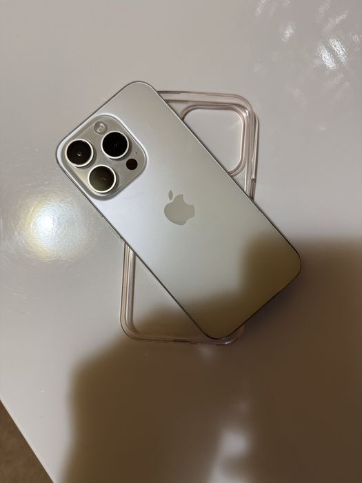 Vând iphone 15 pro /256GB
