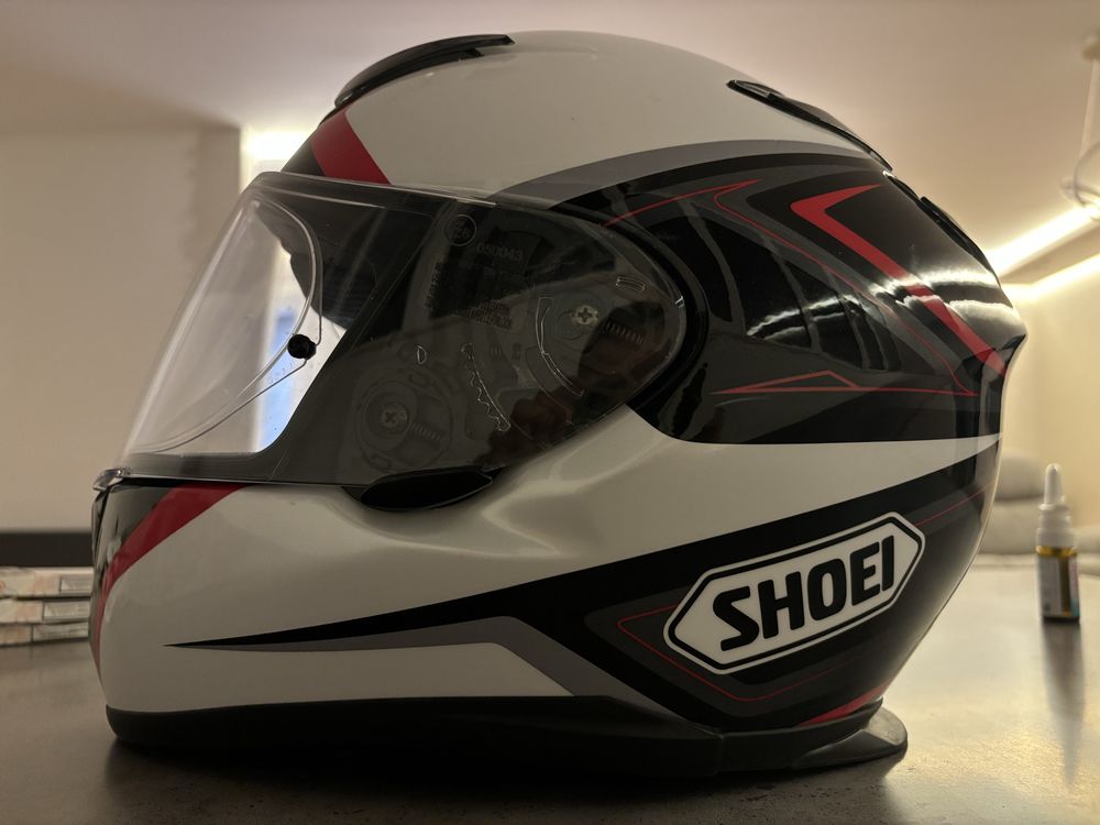 Продавам каска Shoei