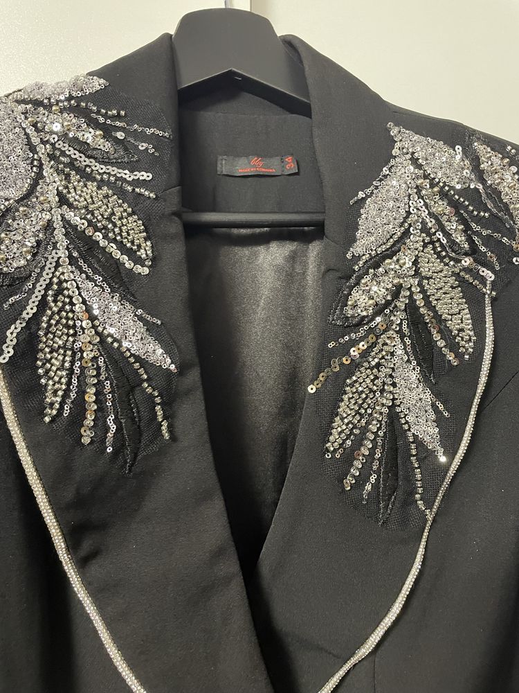Sacou elegant negru cu aplicatii