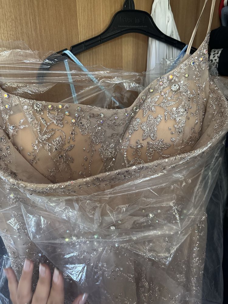 Rochie eleganta plina de paiete