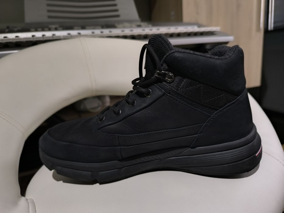 Vând ghete Tommy Hilfiger