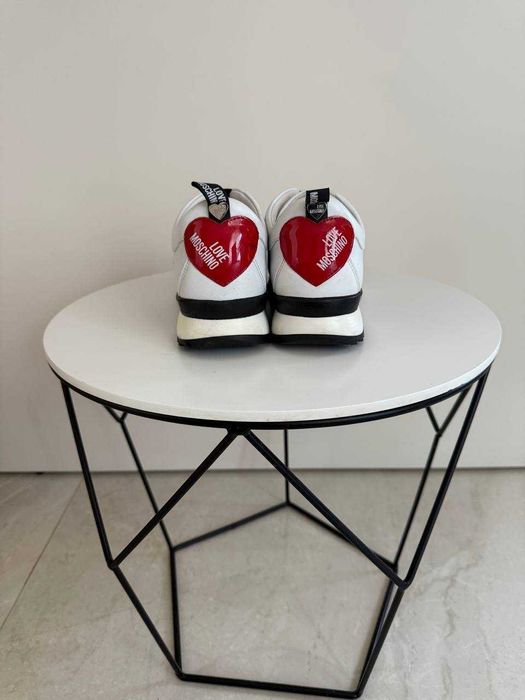 Оригинални дамски сникърси Love Moschino 37