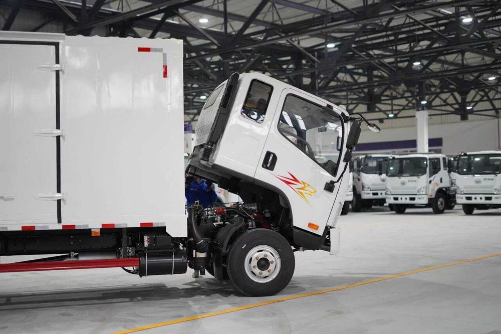Автофургон цельнометалический  FAW Tiger-V 4x2  21 куб.м 7 тонна