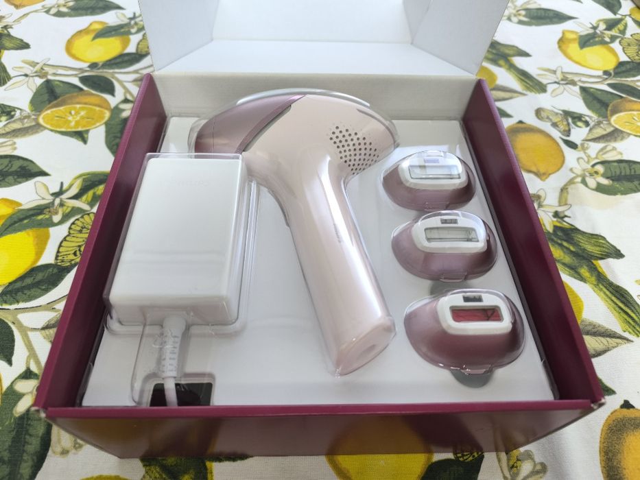 Фотоепилатор Philips Lumea IPL Hair Removal 9000