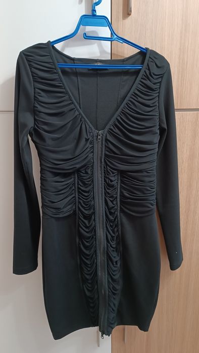 Черна  рокля с дълъг ръкав