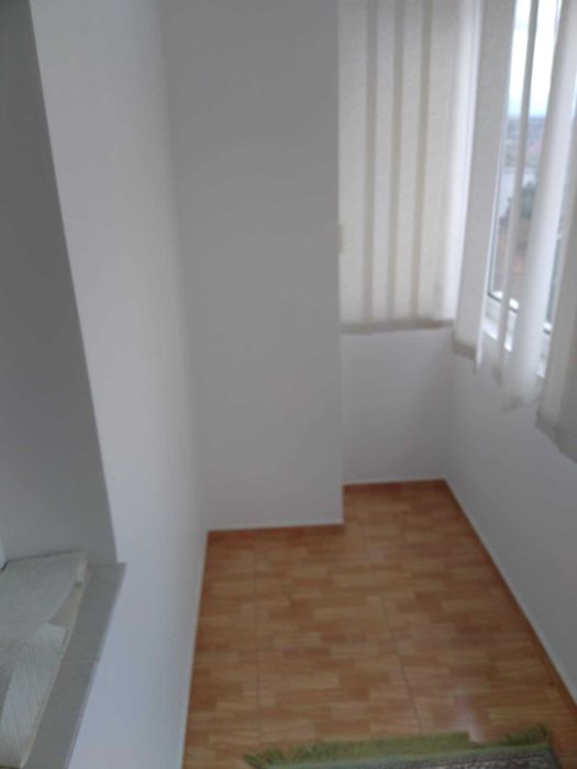 Vand Apartament  .4camere ,2 bai .bucatarie .mobilat .