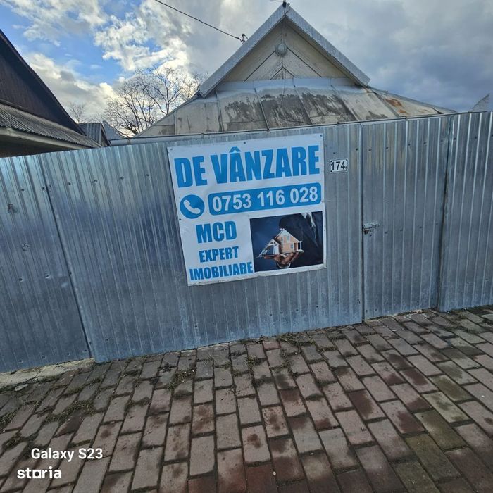 Casă bătrânească în zona Orasului Târgu Neamț, cu teren de 250 mp