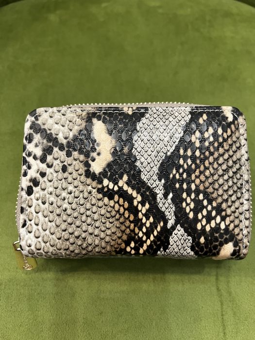 Portofel dama Guess culoare deosebita