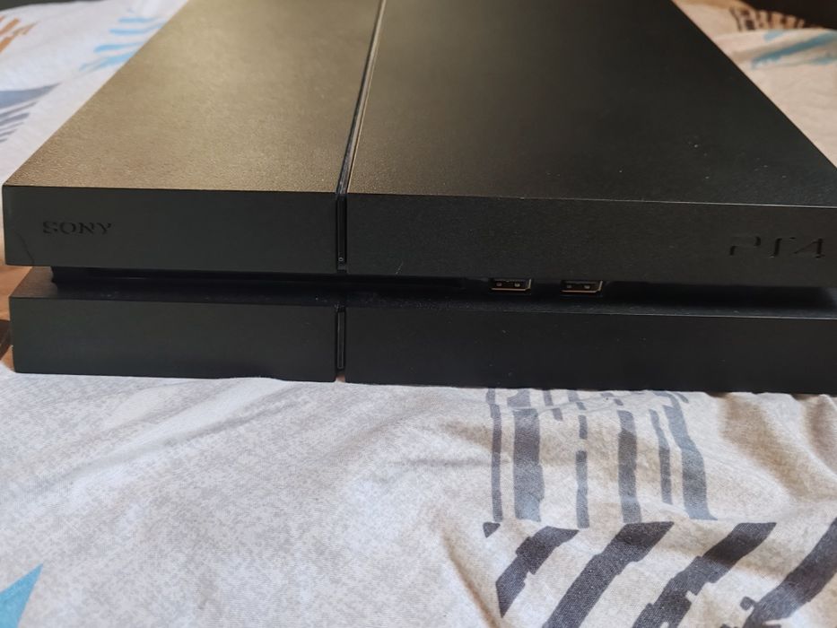 Vând PS 4 PlayStation