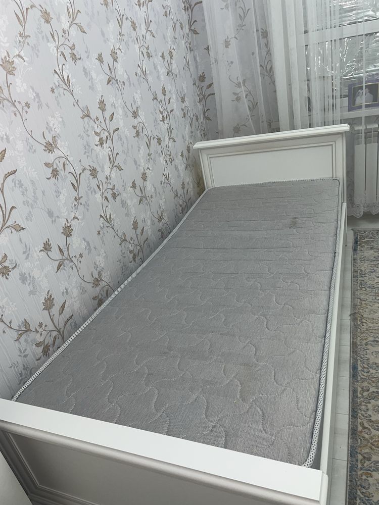 Продам Кровать с Матрасом