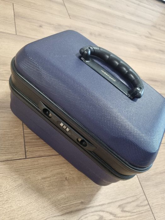 Beauty case cu cifru