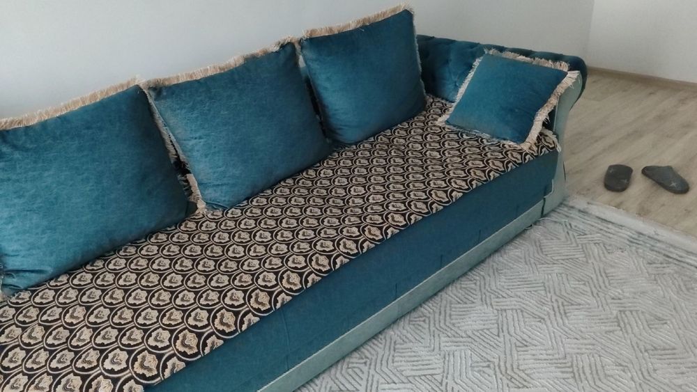 Продам Диван в отличном состояниее