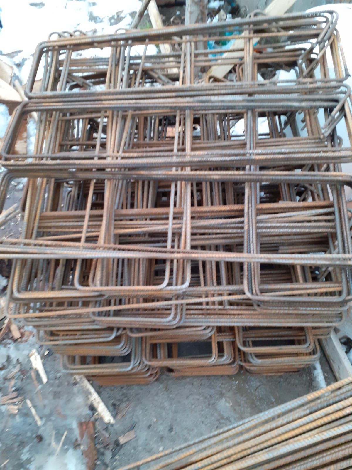 Vindem din stoc sau pe comanda etrieri din fier striat de 8mm.
Produce