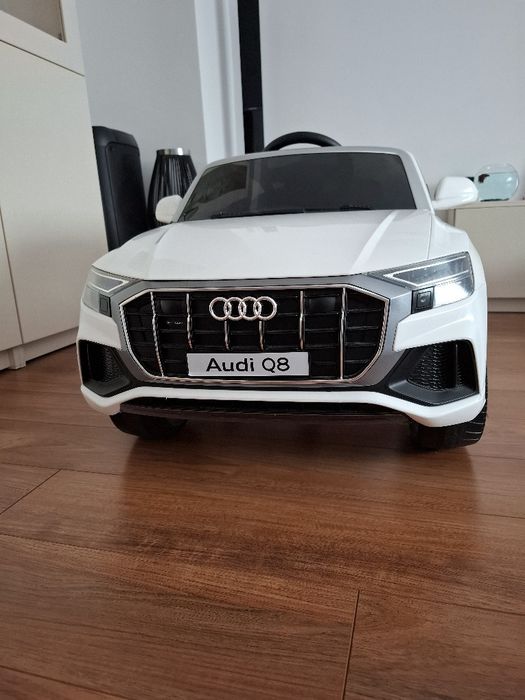 Masinuta electrica Audi Q8 cu telecomanda, roti spuma cauciucata EVA