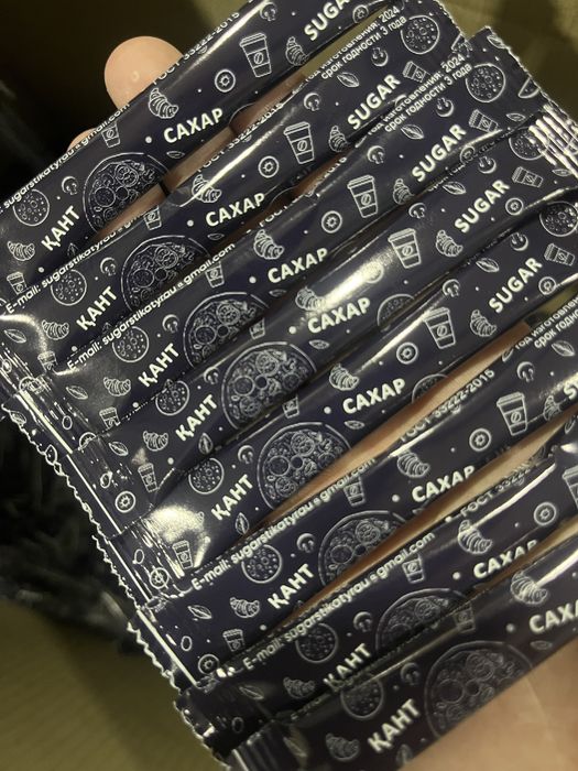 Сахар в стиках с лого