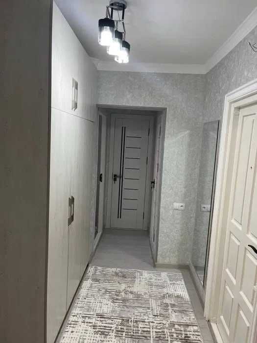 Ganga 2xonalik issiq kvartira Srochno topshiriladi metro oldida