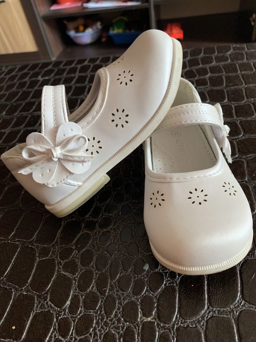 Бели детски обувки тип балерина