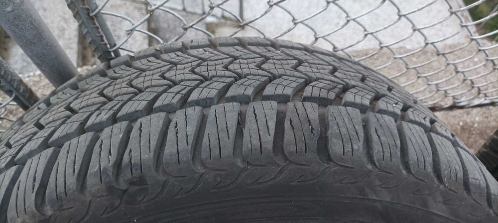 Продавам зимни гуми 225/45/17