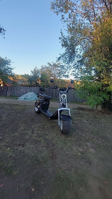 vînd scuter electric