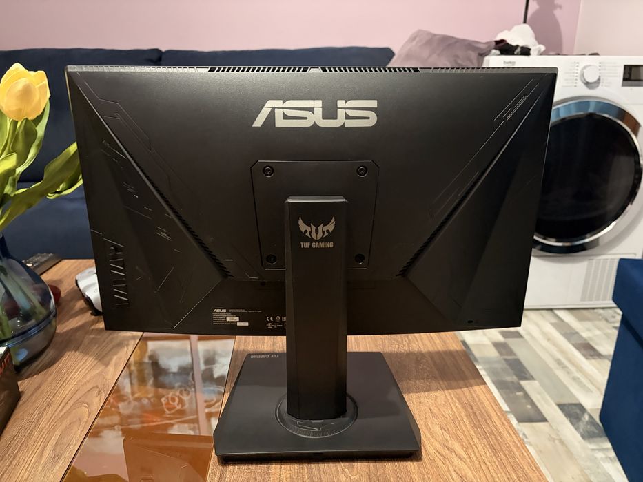 Настолен RGB Гейминг компютър и монитор Гаранционна видеокарта