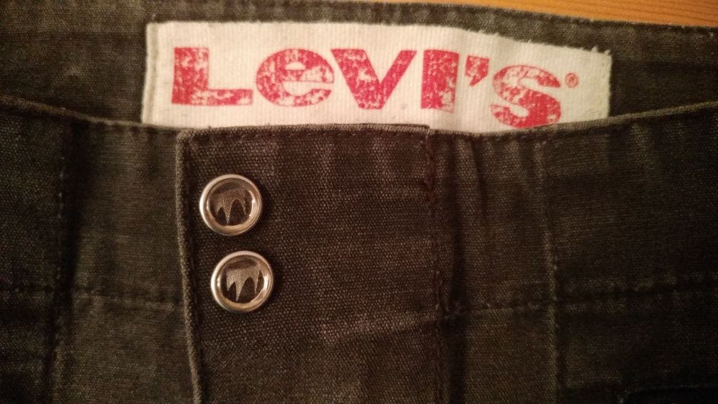 Levi's джинсовая  мини юбка серого цвета(размер: M)