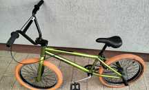 Vând bicicletă BMX