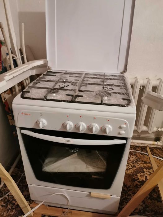 Продам газовую плиту