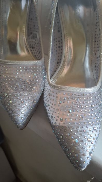 Сребърни обувки с камъчета N:37