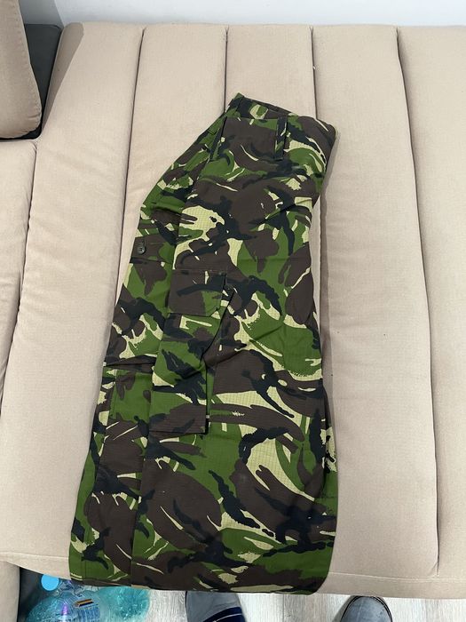 Costum camuflaj pădure