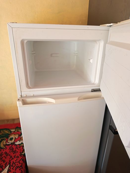 Холодильник сотилади